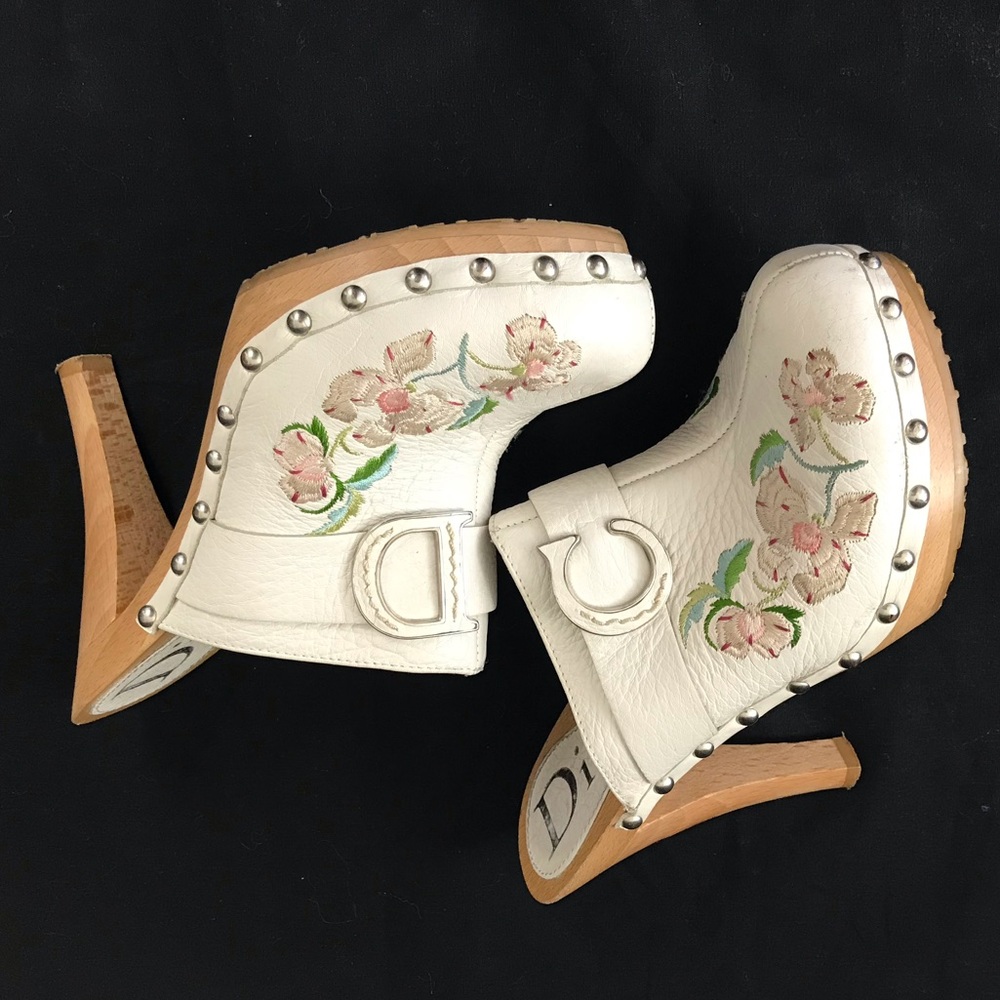 Dior Clogs 35.5 White embroidered Flower studded